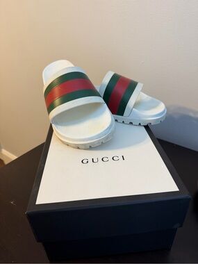 Gucci White Slide Sandals with Green and Red Stripe